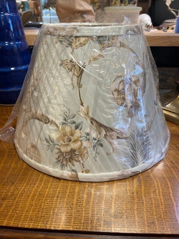 Cherub Garden Scroll Shade